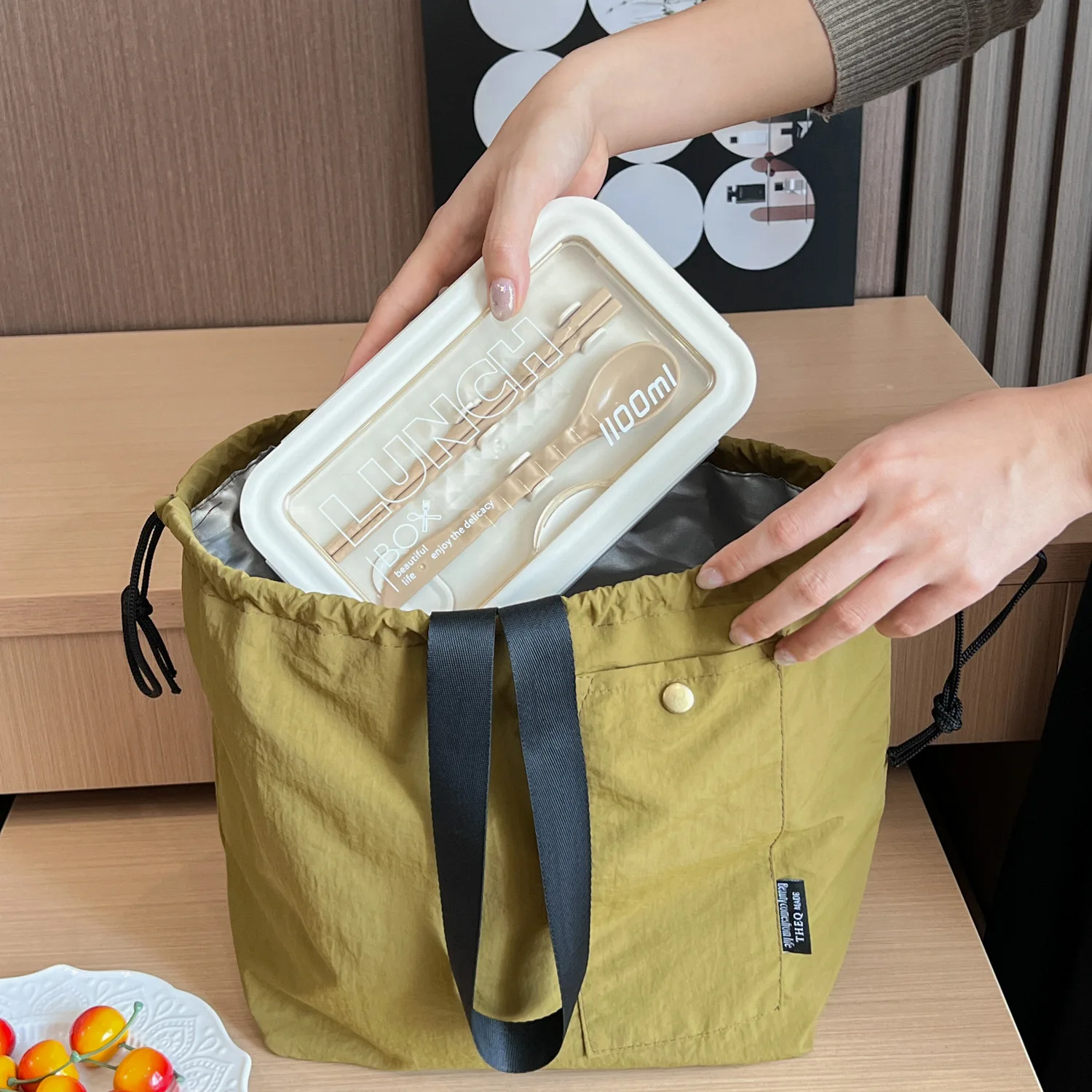 Versatile Waterproof Insulated Lunch Tote