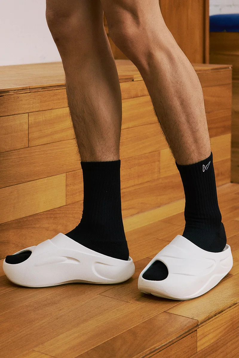 Lightweight Slippers for Women and Men 15
