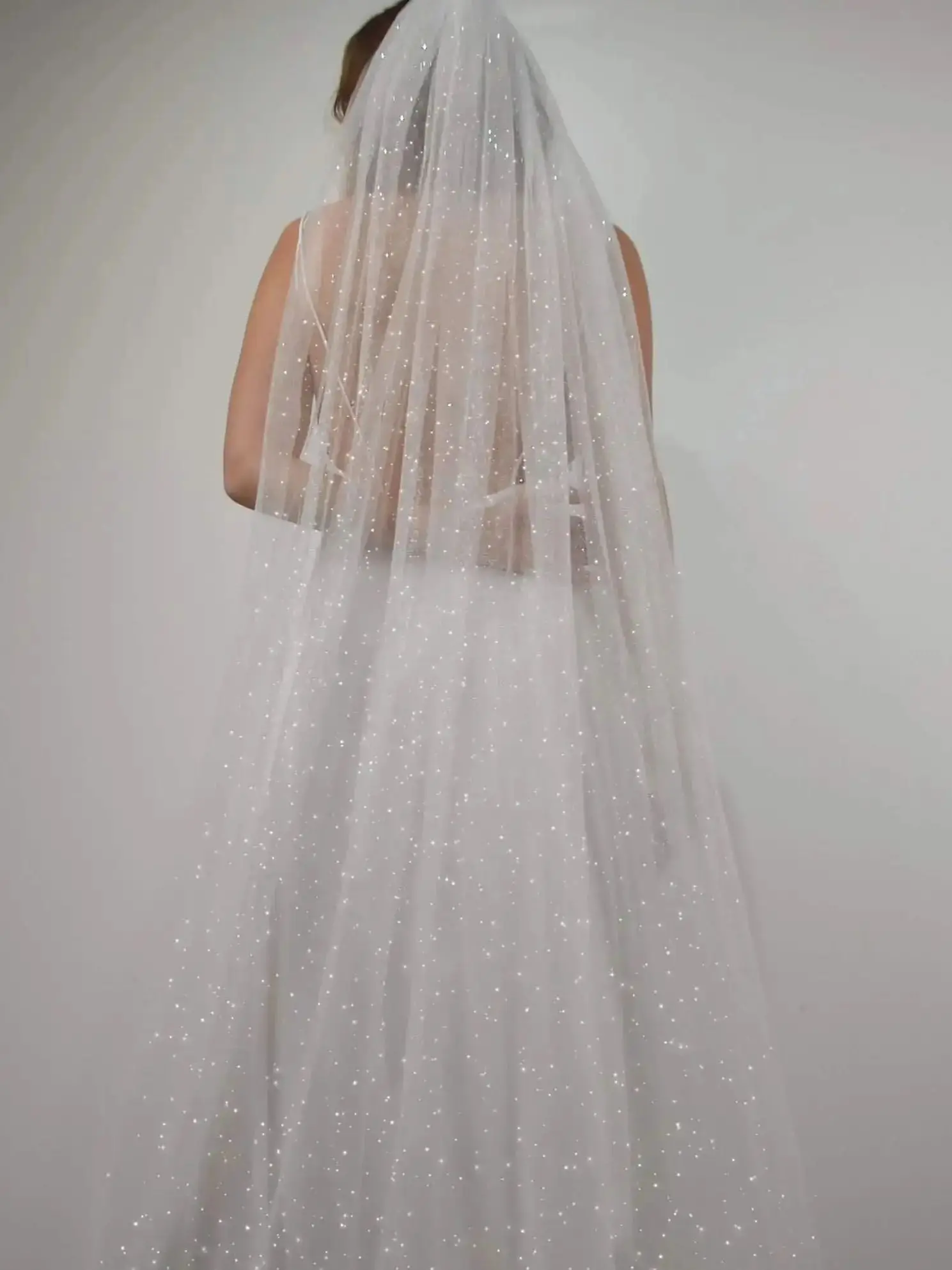 Long Sparkling Bridal Veil Luxury Shine Wedding Veil in Golden Hues with Sequins Cathedral Length Golden Veils with Comb V101 bridal veil