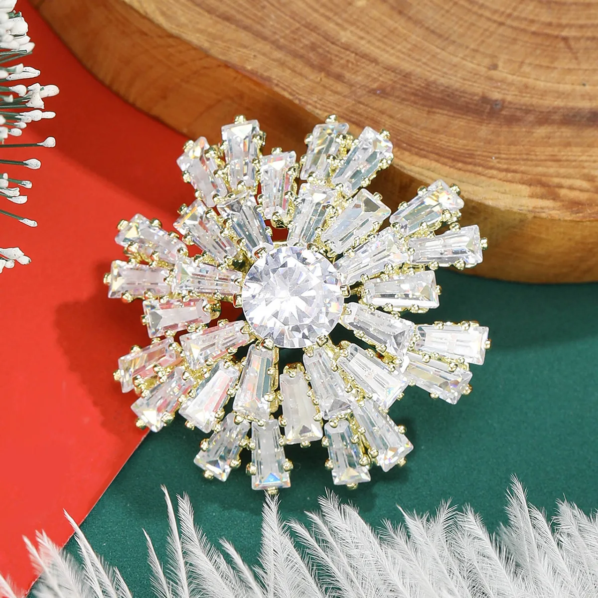Snowflake Brooch Ladies Unisex Rhinestone Beauty Christmas New Year Floral Party Brooch Pin Gift