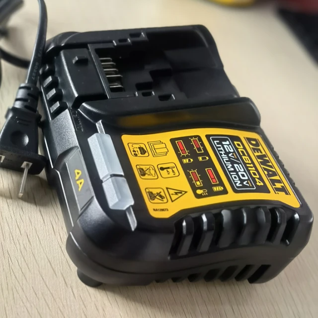 NEW - DEWALT 4 Amp Professional Waterproof Portable Car Battery Charger