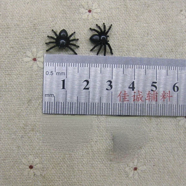 50/20pcs Mini Spider Novelty Funny Joke Prank Plastic Fake Spider Toys Realistic Props Halloween Decor Simulation Tricky Toy