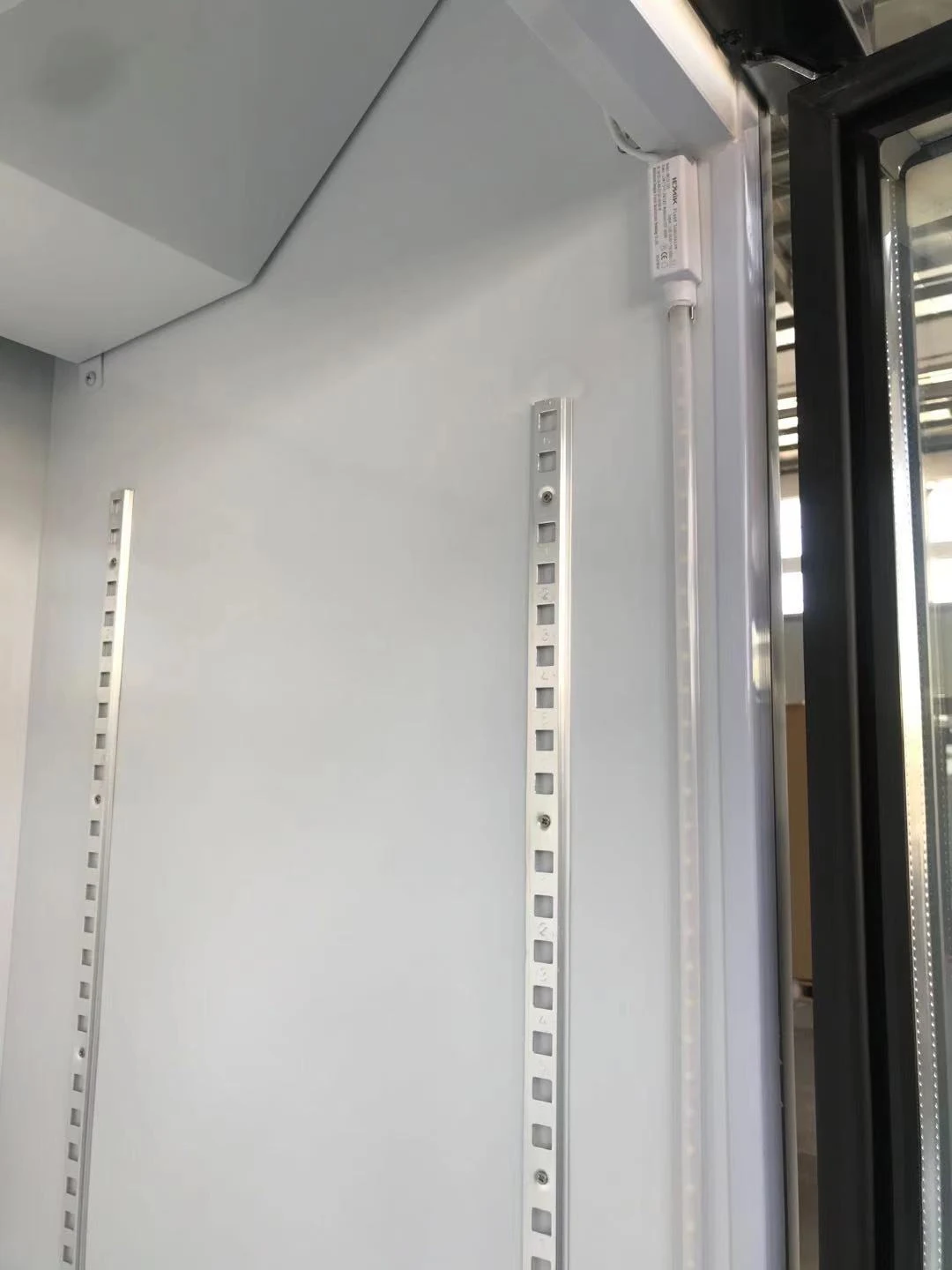 Commercial 4-Door Glass Refrigerator Cooling Beverage Display Showcase For Supermarket Beverage Chiller Equipment