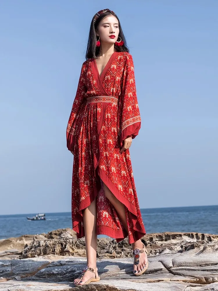 

Red Retro Printed Dress For Women With Bohemian Style Large V-Neck Patchwork And Split Seaside Beach Long Skirt