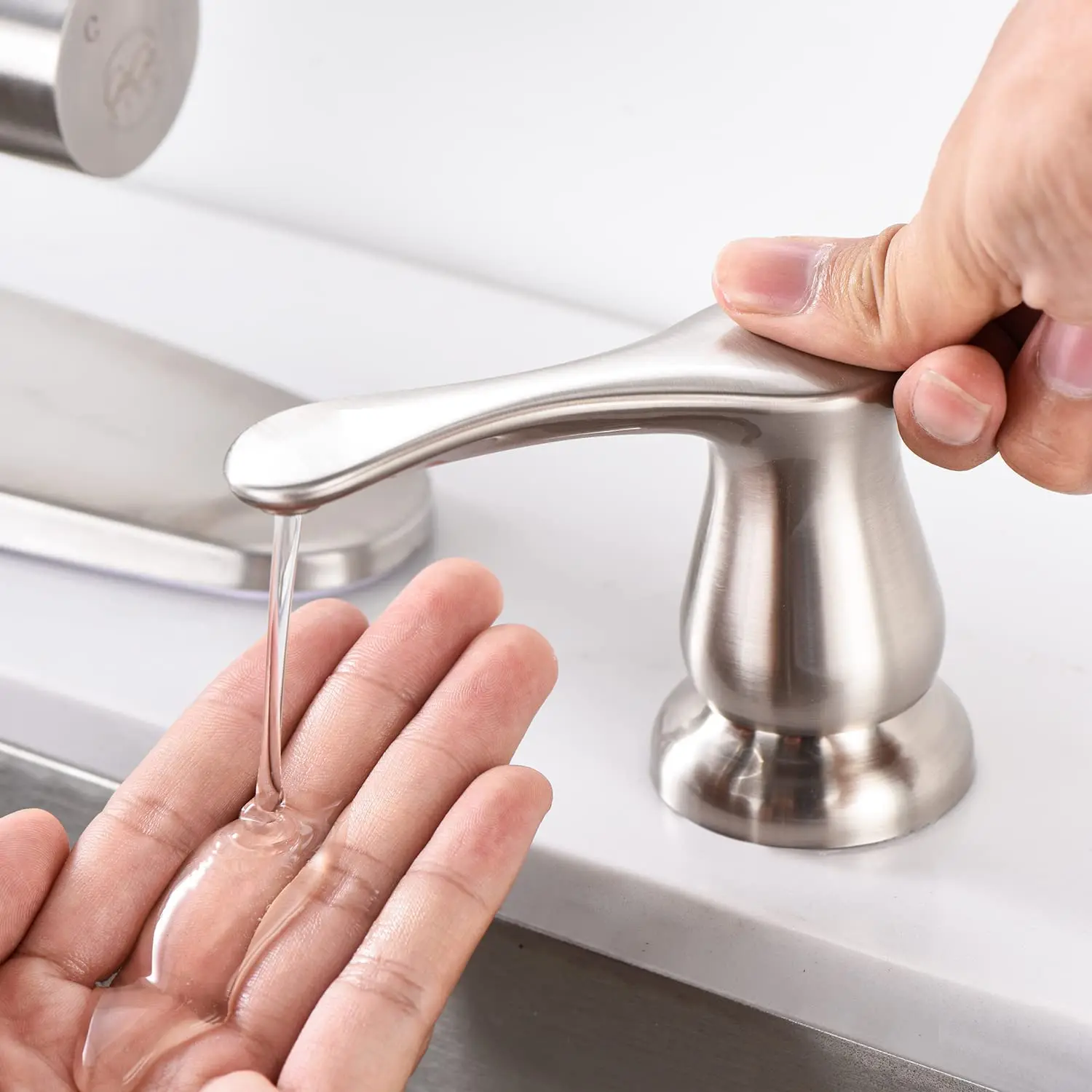 500ml Press-Type Sink Soap Dispenser Durable ABS Construction Easy-Press Design Kitchen and Bathroom Accessory soap liquid box pressing soap liquid box soap dispenser