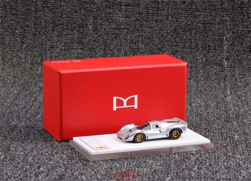 

DMH модель 1:64 330P4 модель автомобиля