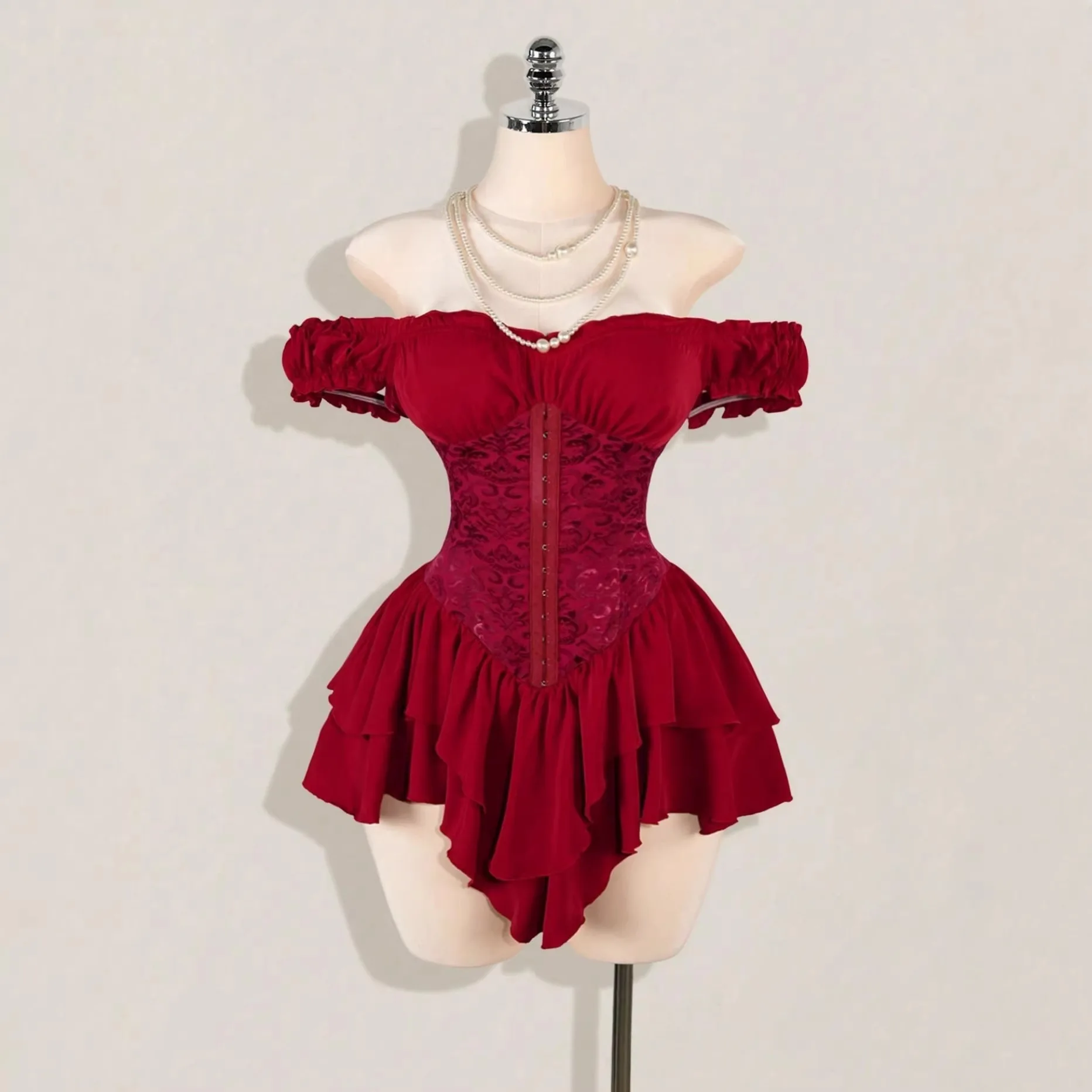 Robe Corset Rouge Épaules Dénudées Romantique Élégante
