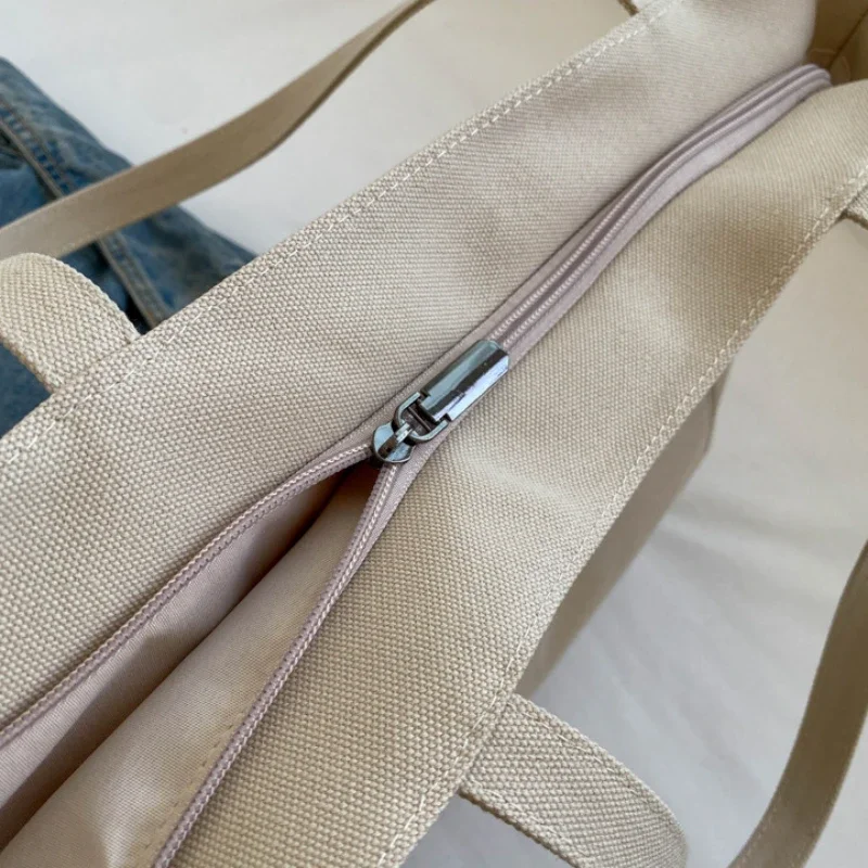Leisure Solid Tote Bag High Quality Large Capacity Fashionable Shoulder Bag Minimalist Student Commuting Zipper Canvas Handbag