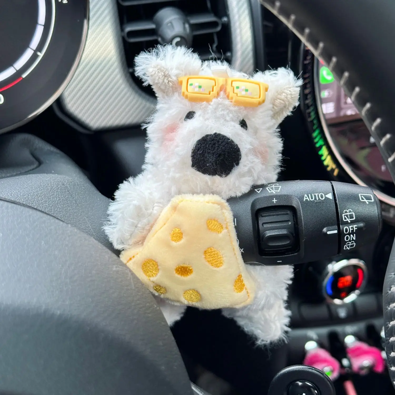 thumbnail image 1 of Gafas de dibujos animados Hellokittys muñeco de peluche señal de giro del limpiaparabrisas del coche juguetes decorativos accesorios para automóviles kawaii colgante decorativo, 1 of 5