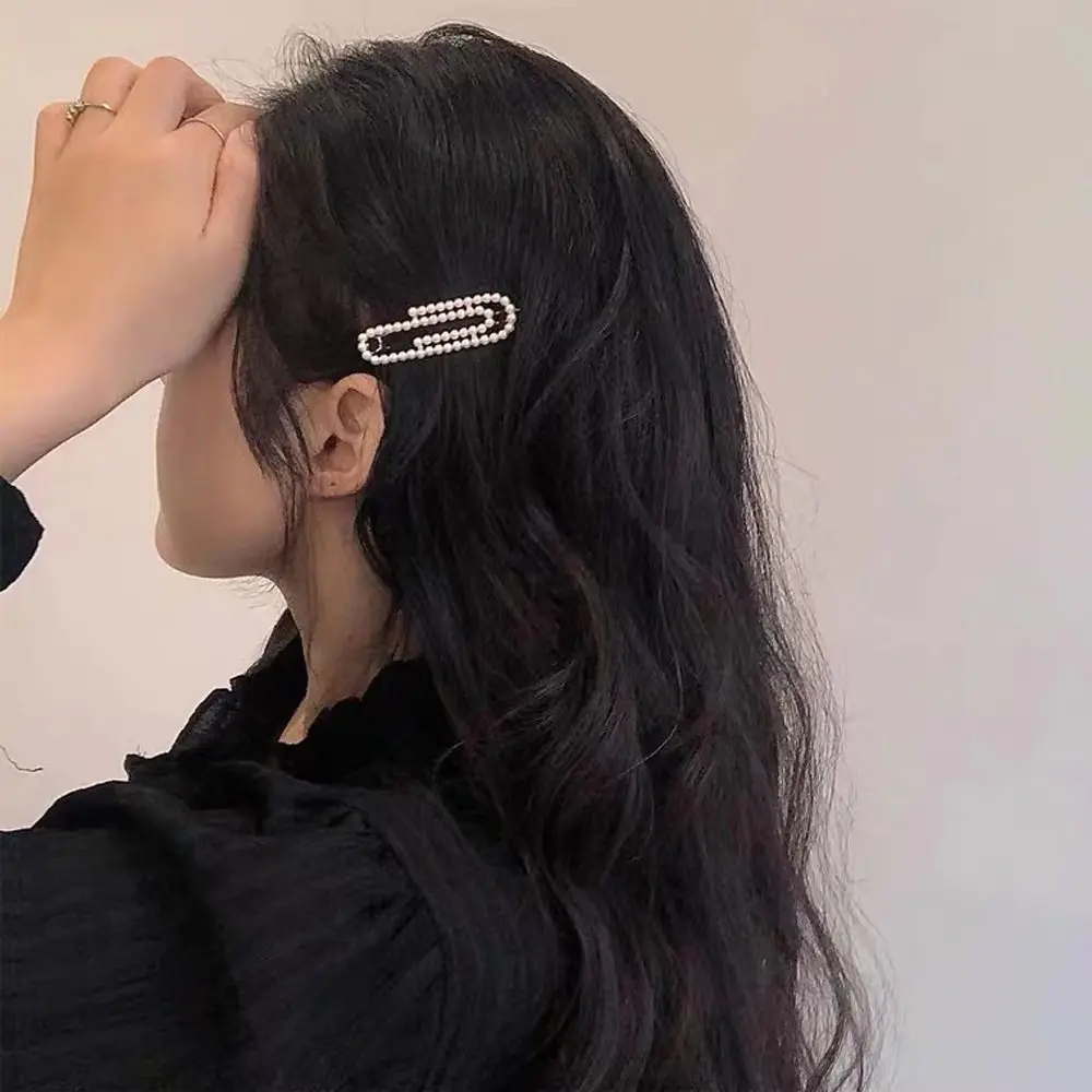 

Заколки для волос с жемчугом и геометрическим рисунком