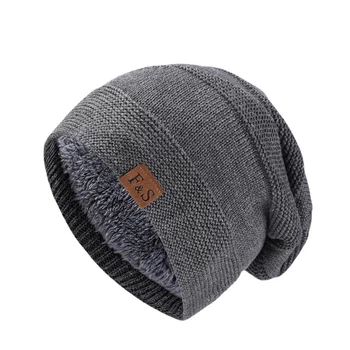 Soft knit gray beanie with fleece lining, perfect for cold weather and outdoor activities. Stylish and comfortable, ideal for men and women seeking durable winter accessories.
