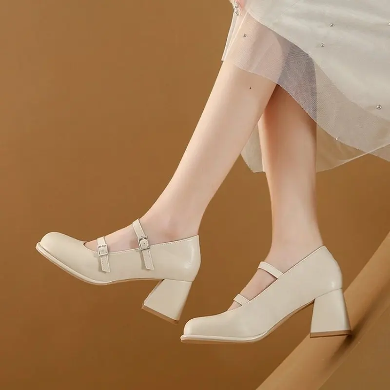 2024 Fashion comfort New Vintage Thick High Heels Shoes Women Patent Leather Shoes Woman Round Toe Chunky Heels Pumps Plus Size