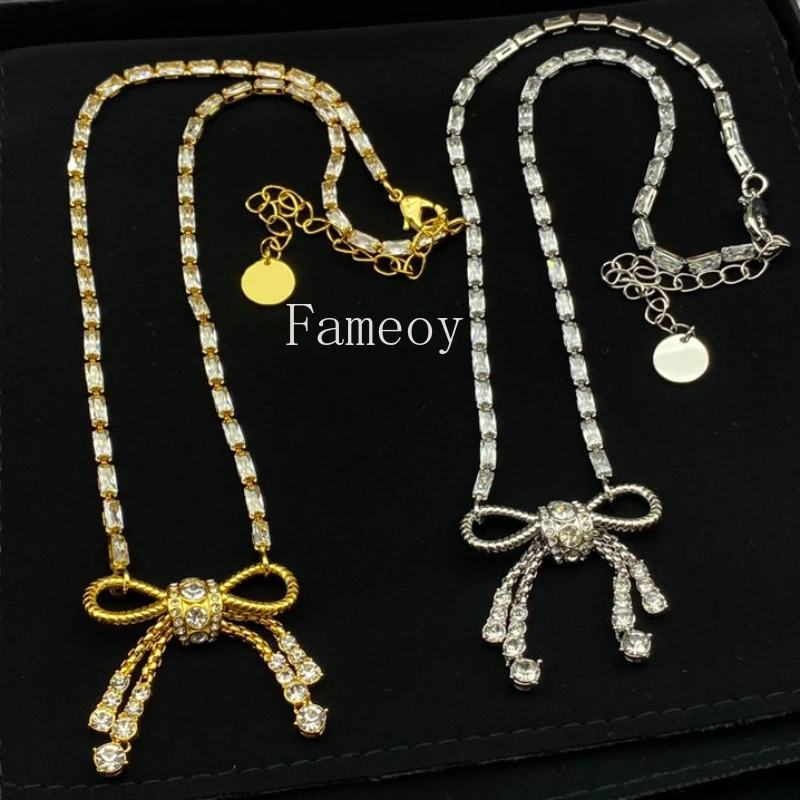 

Новинка 2024, Модный классический кулон с инкрустированным кристаллом бантом, женское ожерелье, серьги