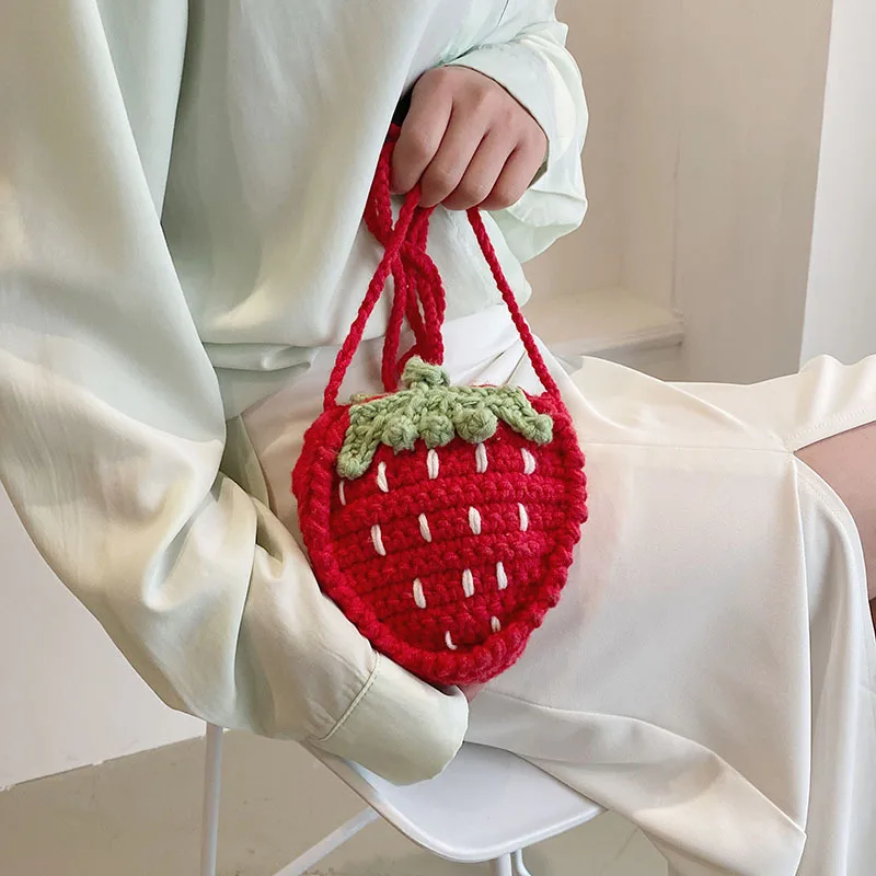 女性のためのイチゴのクロスオーバーバッグ,手作りのかぎ針編みのミニ 