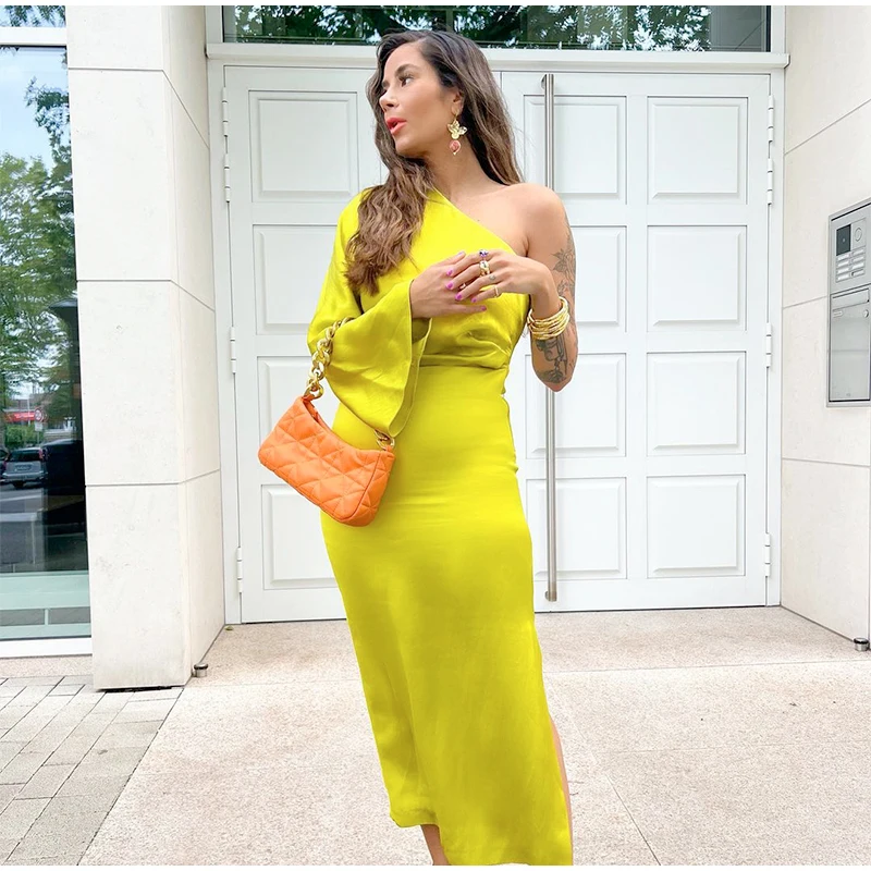  width=800></p>
<h1>SPECIFICATIONS</h1>
<p><span>Brand Name</span>: <span style=color:#333>NoEnName_Null</span></p>
<p><span>Elasticity</span>: <span style=color:#333>Slight Strech</span></p>
<p><span>Sleeve Style</span>: <span style=color:#333>One-Shoulder</span></p>
<p><span>Fabric Type</span>: <span style=color:#333>Chiffon</span></p>
<p><span>Pattern Type</span>: <span style=color:#333>Solid</span></p>
<p><span>Fit Type</span>: <span style=color:#333>Slim</span></p>
<p><span>Silhouette</span>: <span style=color:#333>A-LINE</span></p>
<p><span>Neckline</span>: <span style=color:#333>Diagonal collar</span></p>
<p><span>Decoration</span>: <span style=color:#333>Folds</span></p>
<p><span>Style</span>: <span style=color:#333>Sexy & Club</span></p>
<p><span>Dresses Length</span>: <span style=color:#333>Mid-Calf</span></p>
<p><span>Material</span>: <span style=color:#333>Polyester</span></p>
<p><span>Origin</span>: <span style=color:#333>Mainland China</span></p>
<p><span>CN</span>: <span style=color:#333>Zhejiang</span></p>
<p><span>Season</span>: <span style=color:#333>Summer</span></p>
<p><span>Closure Type</span>: <span style=color:#333>Pullover</span></p>
<p><span>Type</span>: <span style=color:#333>Inclined shoulder</span></p>
<p><span>Material Composition</span>: <span style=color:#333>Synthetic fiber</span></p>
<p><span>Waistline</span>: <span style=color:#333>Natural Factors</span></p>
<p><span>Sleeve Length(cm)</span>: <span style=color:#333>Full</span></p>
<p><span>Release Date</span>: <span style=color:#333>Summer 2022</span></p>
<p><span>Profile Type</span>: <span style=color:#333>A</span></p>
<p><span>Model Number</span>: <span style=color:#333>Women Sexy Solid Single Shoulder Long Sleeve Dresses</span></p>
<p><span>Place Of Origin</span>: <span style=color:#333>China (Mainland)</span></p>
<p><span>Gender</span>: <span style=color:#333>WOMEN</span></p>
<p><span>Size</span>: <span style=color:#333>XS</p>
</div></div></div>
</div>

<div data-block-name=