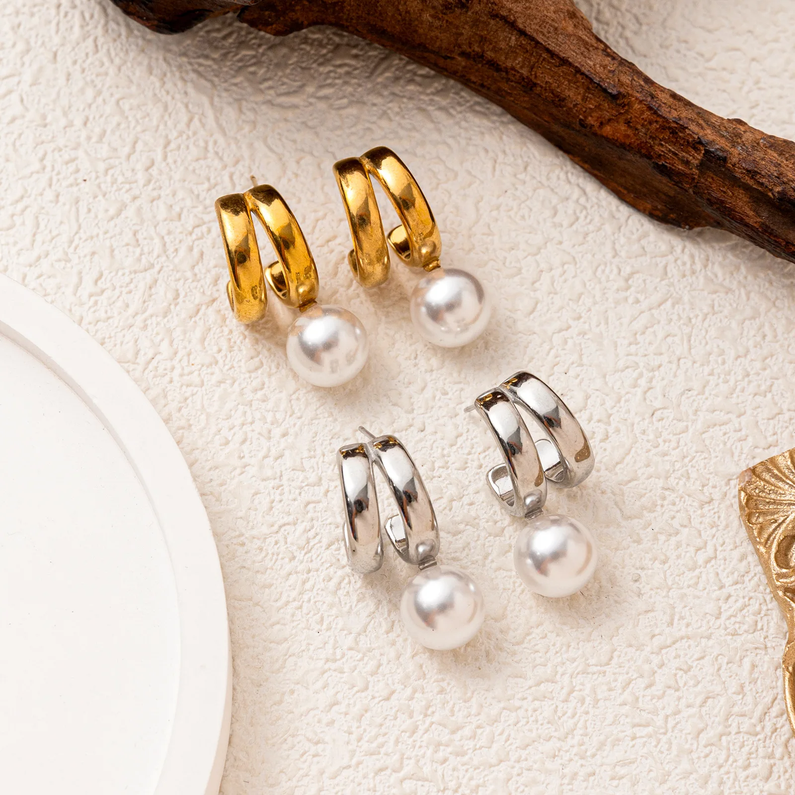 PVD Statement Hollow Out Double Metal CC Huggie Earring Waterproof Polished 18K Gold Plated Pearl Pendant Ear Hoops Chic Jewelry