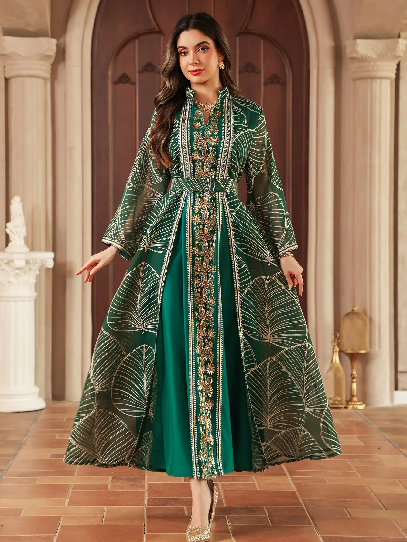 جلابية أوراق بنقش ذهبي فاخر بحزام