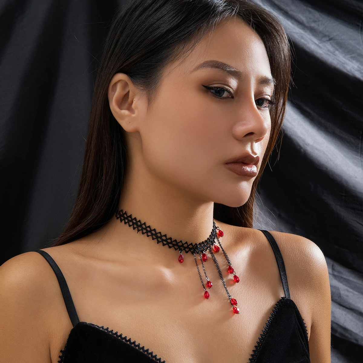Collana Choker Con Cuore Nero E Catena In Lega – Collana Gotica Multistrato Per Donne E Ragazze – Idea Regalo Per Feste A Tema E Serate Speciali