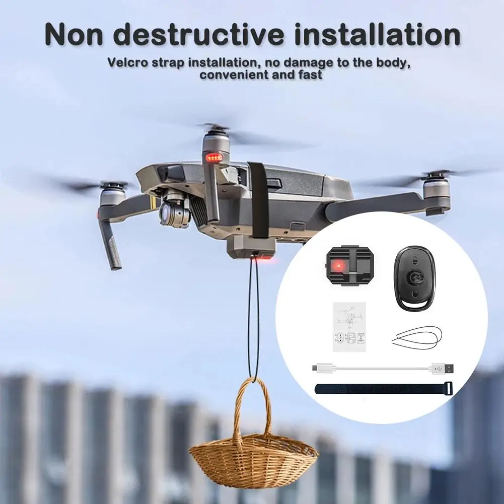 Système Airdrop pour drone professionnel en action, larguant un petit colis.