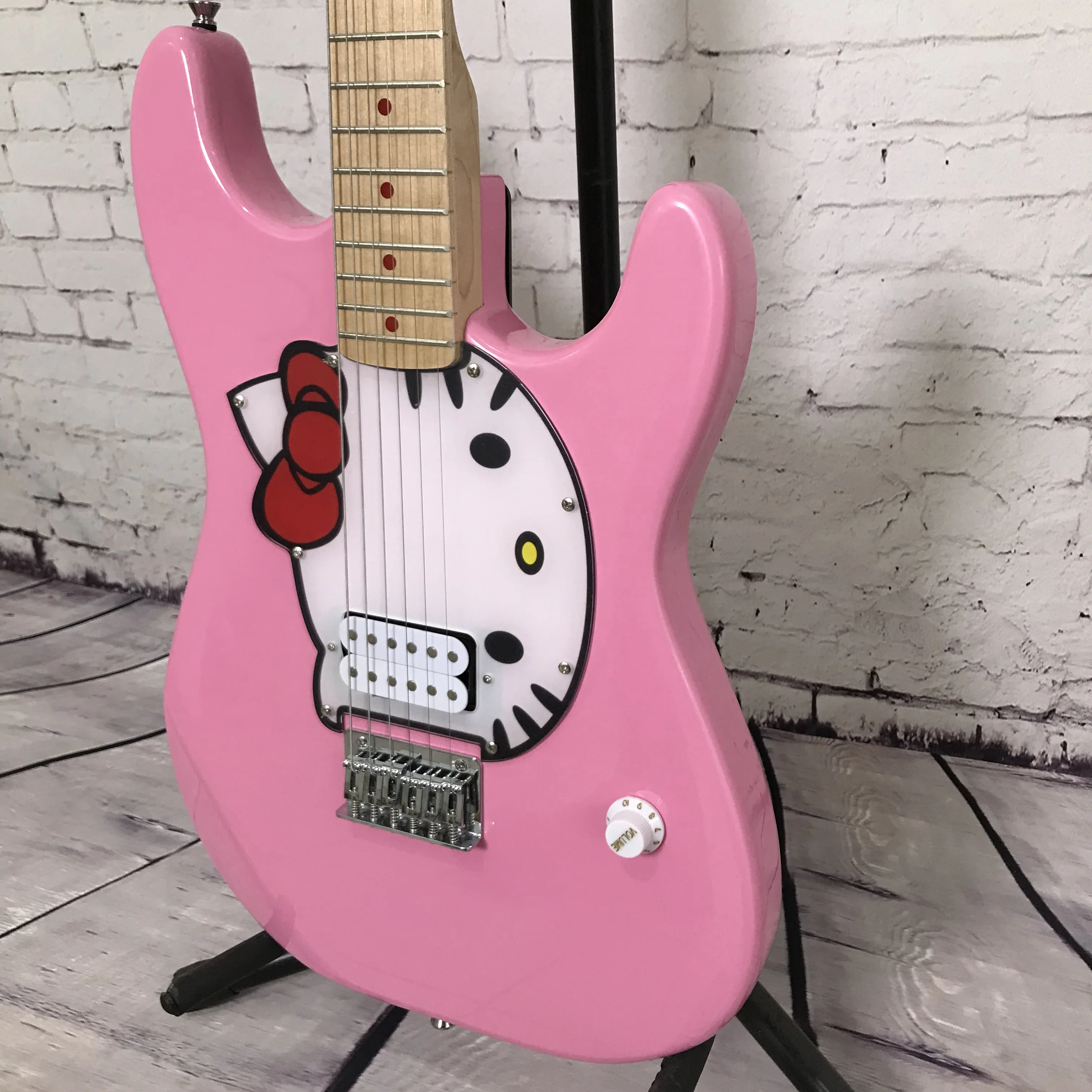 Chinese Factory customization electric guitar Hello cat S T