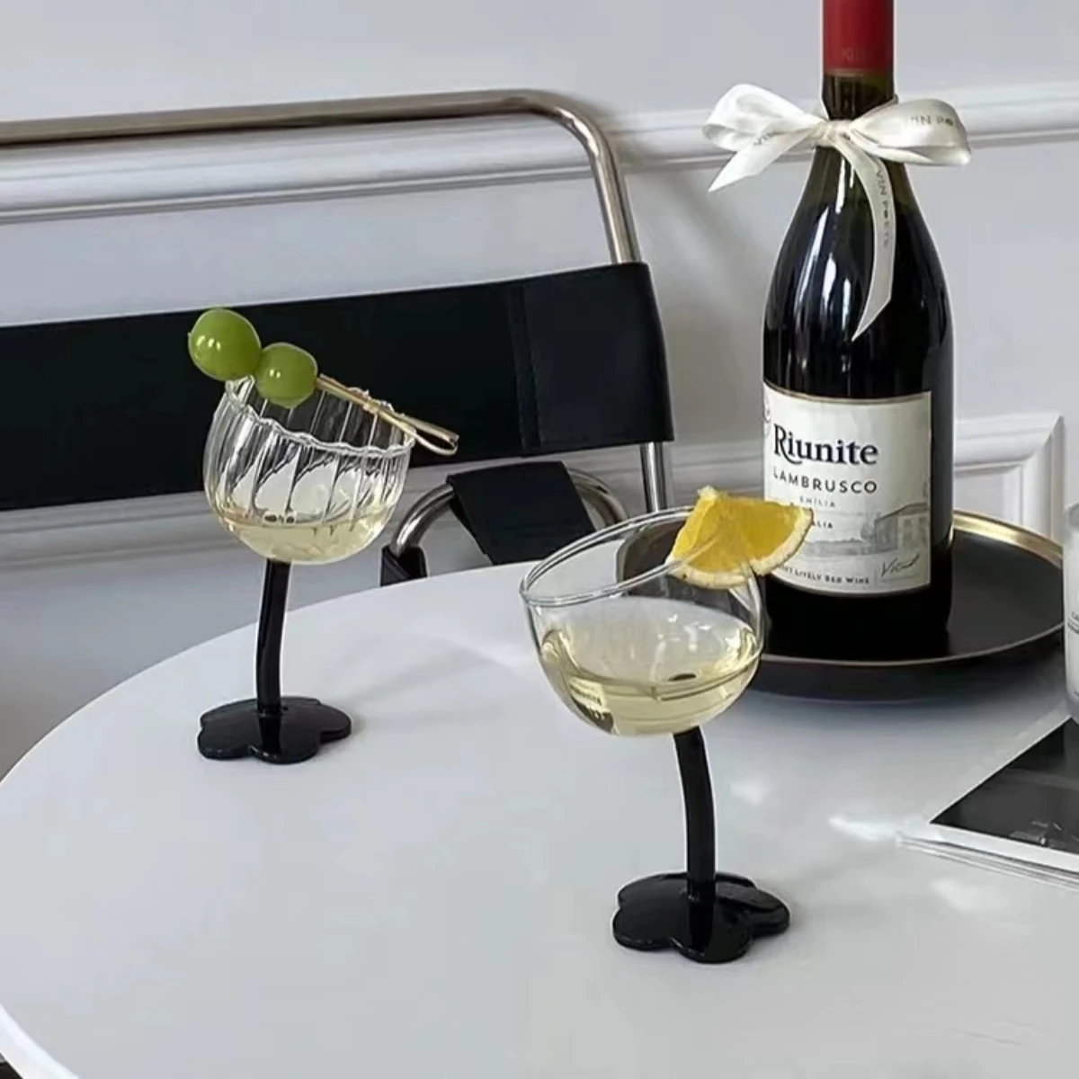 

Skew Head Flower High Foot Thickened Creative Cup Black Transparent Vertical Pattern Retro Personality Cup Champagne Glass