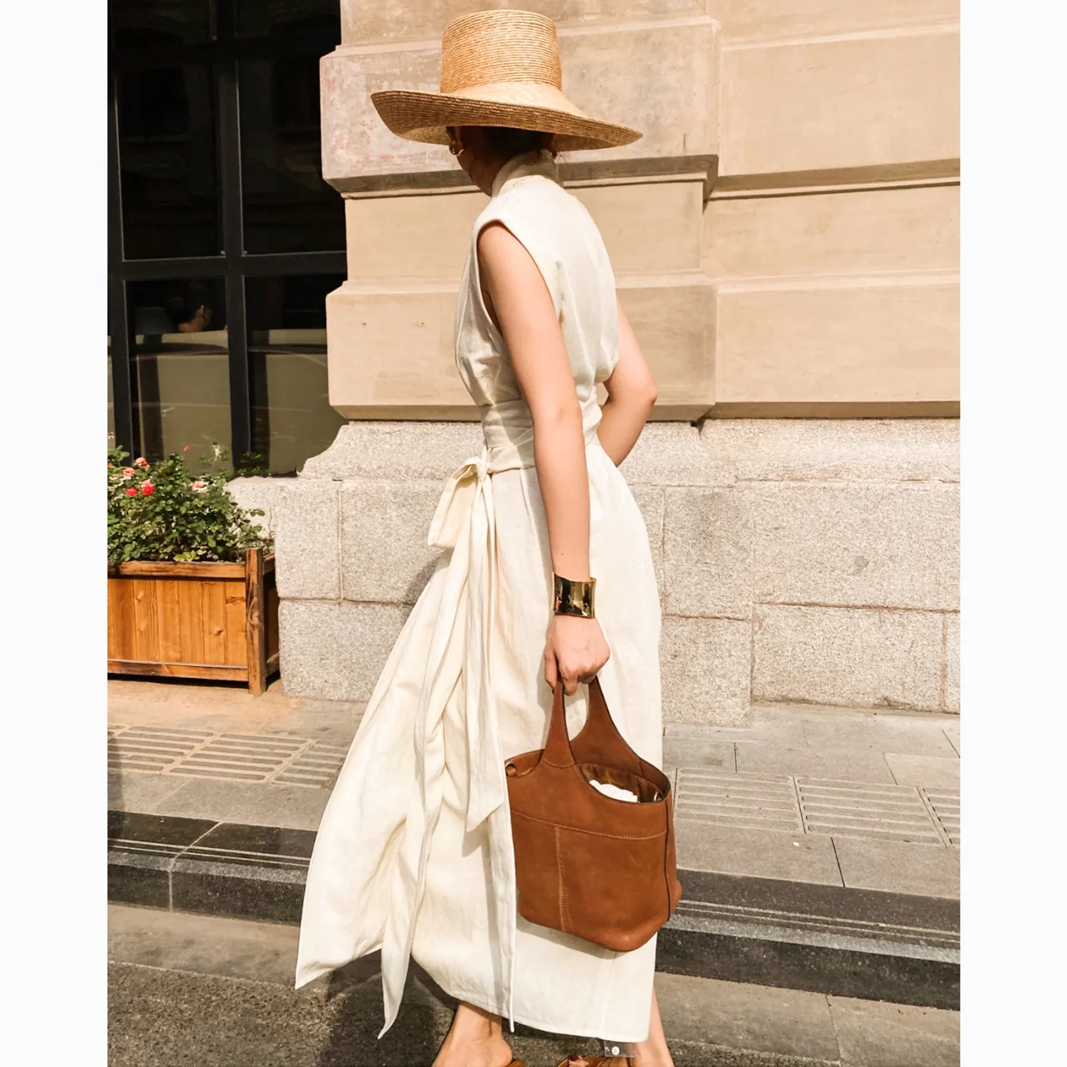 

FIRMRANCH Retro Commuting Simple Flower Basket Bucket High Quality Tanned Cowhide Oblique Straddle Bag Handbag Woman Drawstring