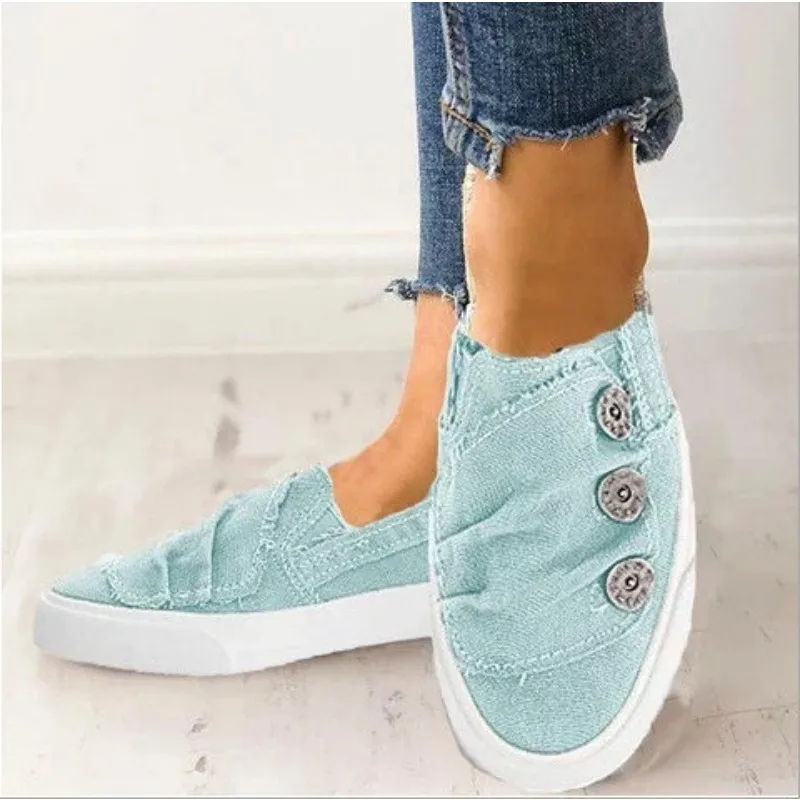 New  Style Plus Size Washed Denim Canvas Shoes Women Plus Size Flat Couple Shoes Young Wrinkle Metal Buckle Single Shoes 43