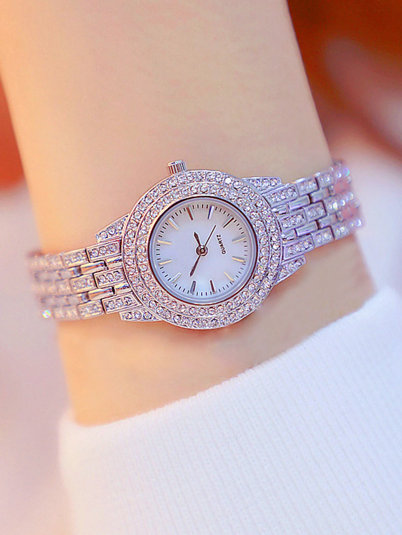 2pcs Fashionable Diamond Studded Real Nail Scale Alloy Set Quartz women watches FOR WOMEN'S