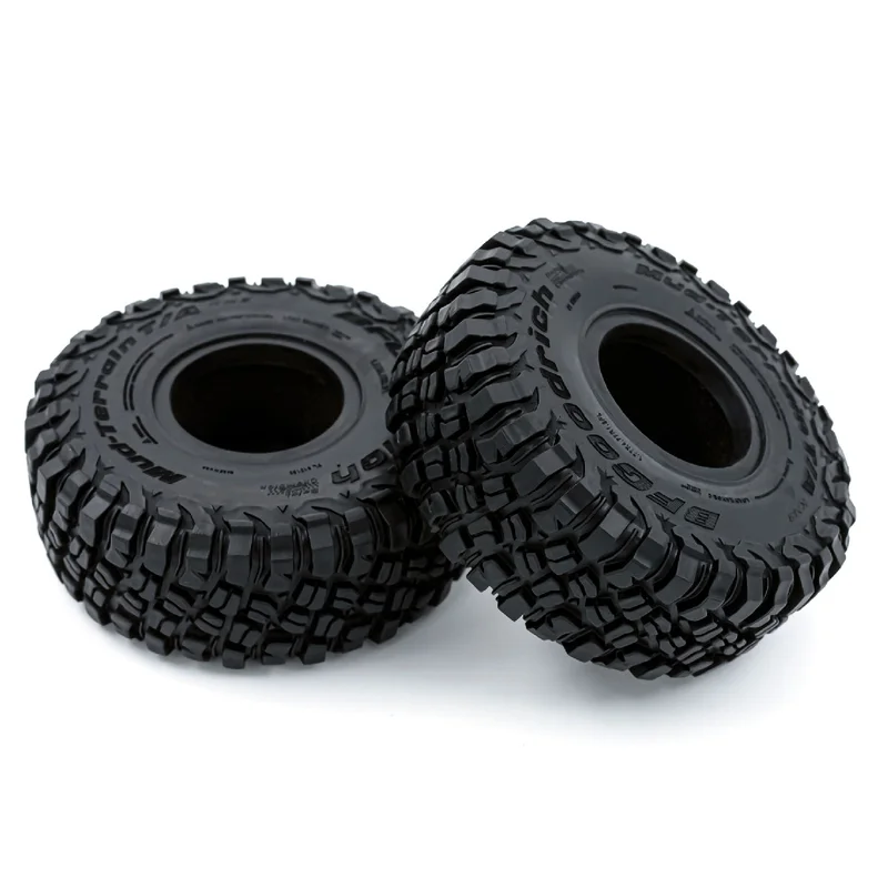 Pneu 1.9 pouces RC Crawler en action dans la boue, démontrant l'adhérence maximale en tout terrain.