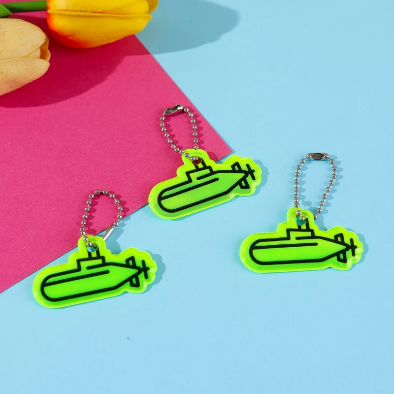 10PCS 형광 녹색 잠수함 모델 반사 펜던트 학생 책가방 장식 친구 교환 선물