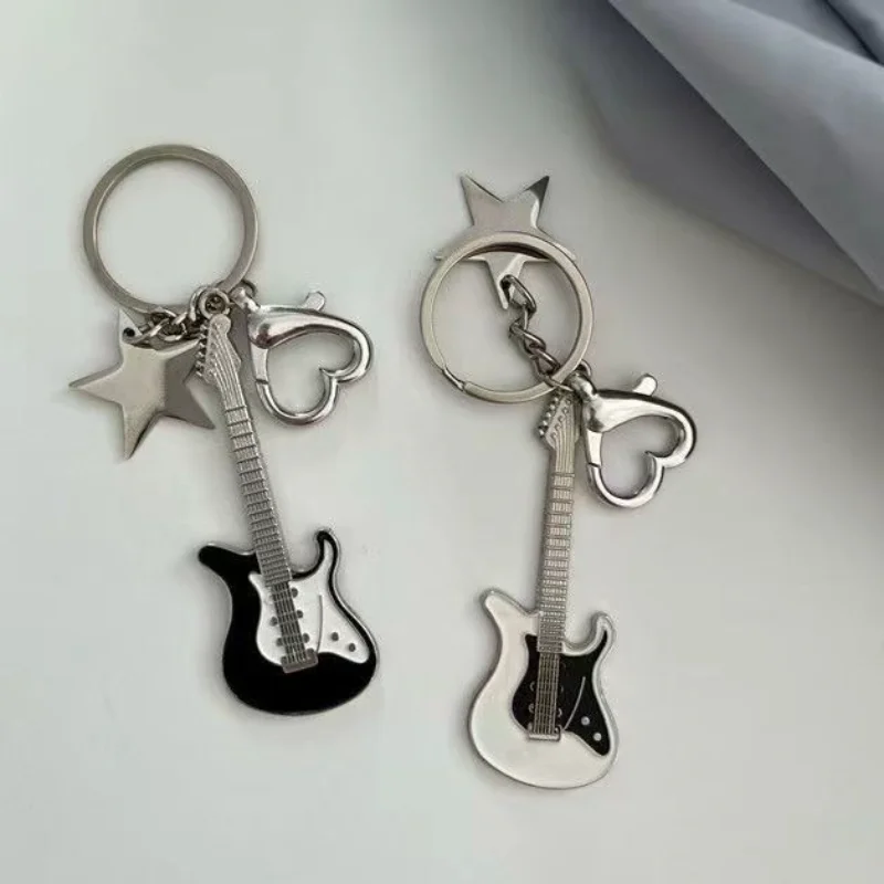 Punk Style Electric Guitar Keychain Vintage Heart Star Instrument Charms With Key Holder for Music Lovers Bag Gifts