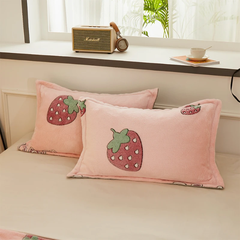 Рисунок 5 - Многоуровневая плюшевая наволочка с мультяшным принтом