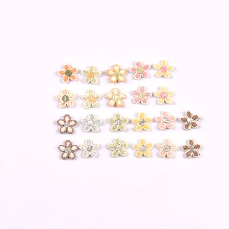 30pcs 1.5cm 미니 꽃 아플리케 패치 DIY 바느질 공예 용품 의류 모자 가방 장식 접착제 없음 cp4326