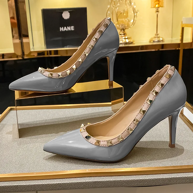 Riveted high heels for women, new niche style, versatile single shoes for women, internet celebrity, high-end, simple, retro wed