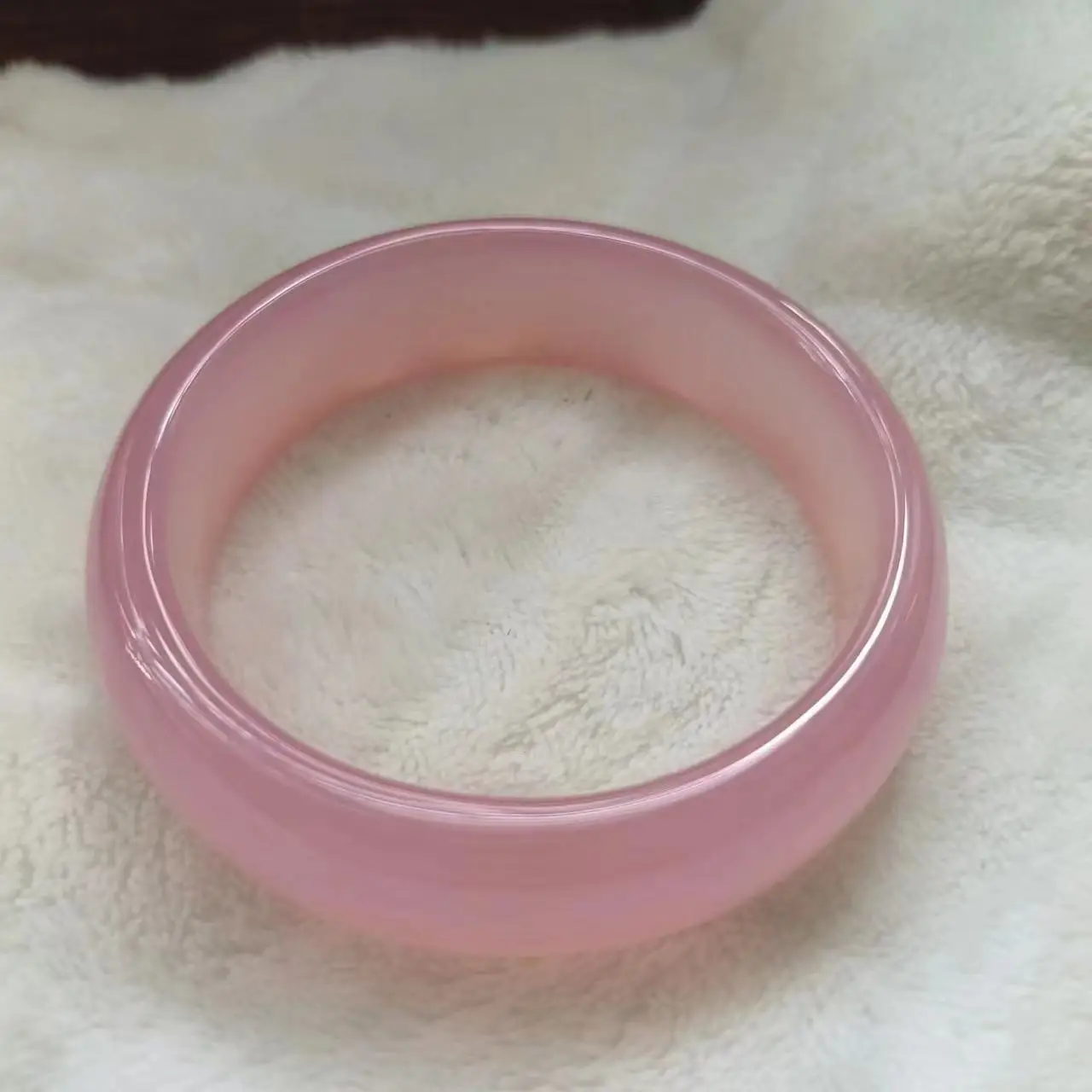 

1 шт./лот натуральный розовый халцедон, увлажняющий изысканный флуоресцентный широкополосный внутренний диаметр 56 мм, народные ювелирные изделия на заказ