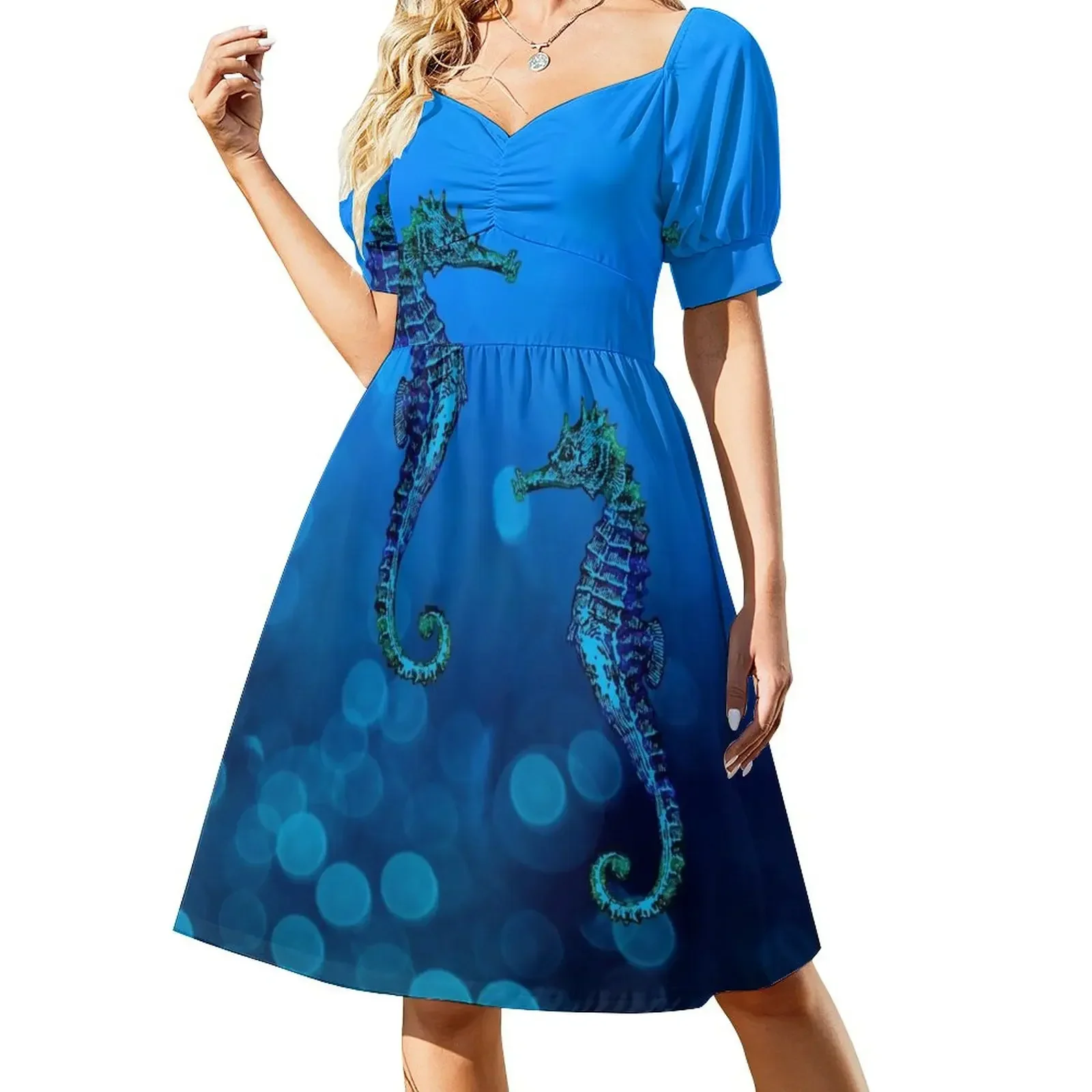 thumbnail image 1 of Vestido de manga corta con diseño de pareja de caballitos de mar en aguas azules profundas. Vestidos de novia para mujer. Tendencia en ropa de mujer., 1 of 7