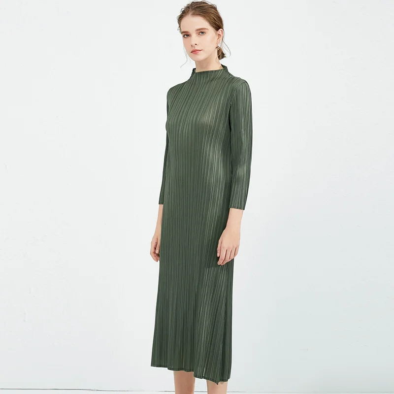 

Woman Pleated Midi Dress Army Green Stand Collar Elastic Waist Casual Style Loose Dresses New Spring Fashion