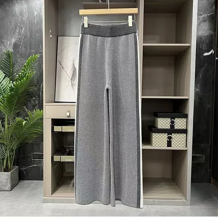Pantalon en laine tricotée chevron