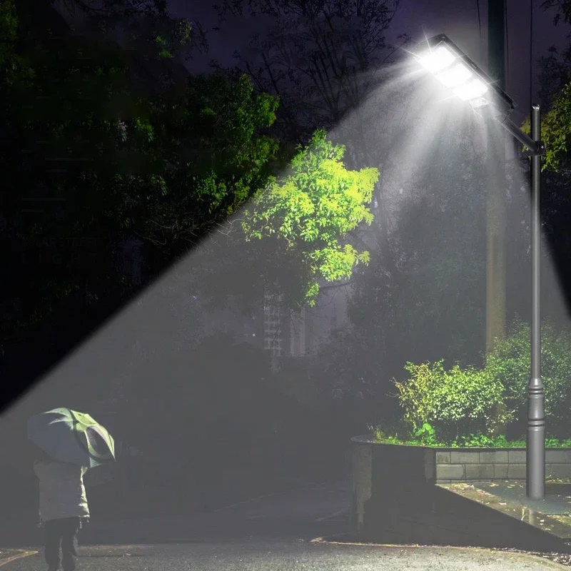 مصابيح شمسية في الهواء الطلق قوية مع إضاءة مستشعر...