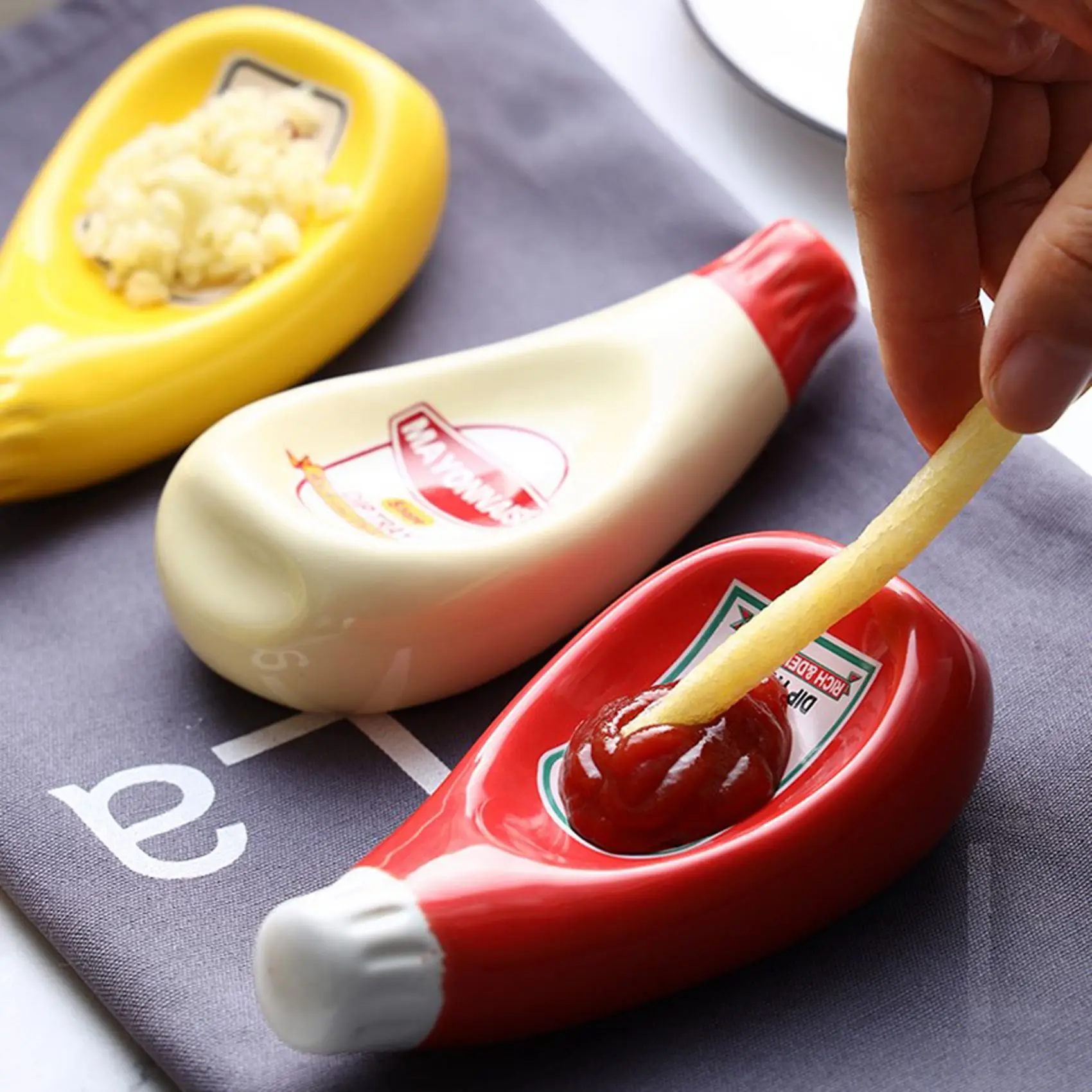 3 Pcs Ceramic Extruded Tomato Sauce Bottle Shape Dish Soy Sauce Plate Ketchup Mayonnaise Mustard Seasoning Dish-S Y