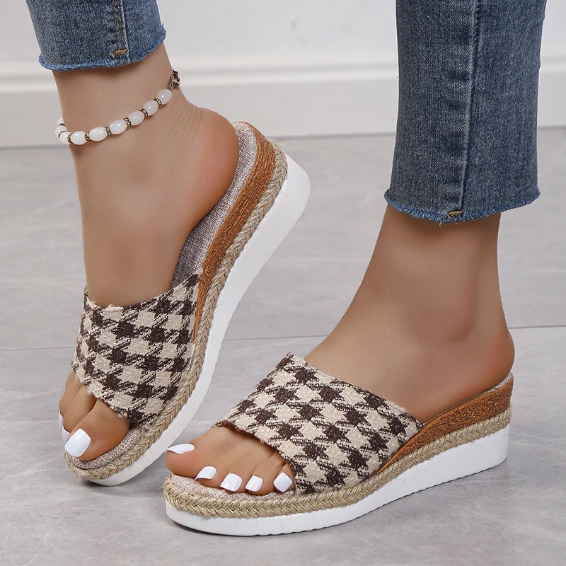 

Женские шлепанцы на платформе, сандалии на танкетке, уличные прогулочные Повседневные тапочки, лидер продаж 2023