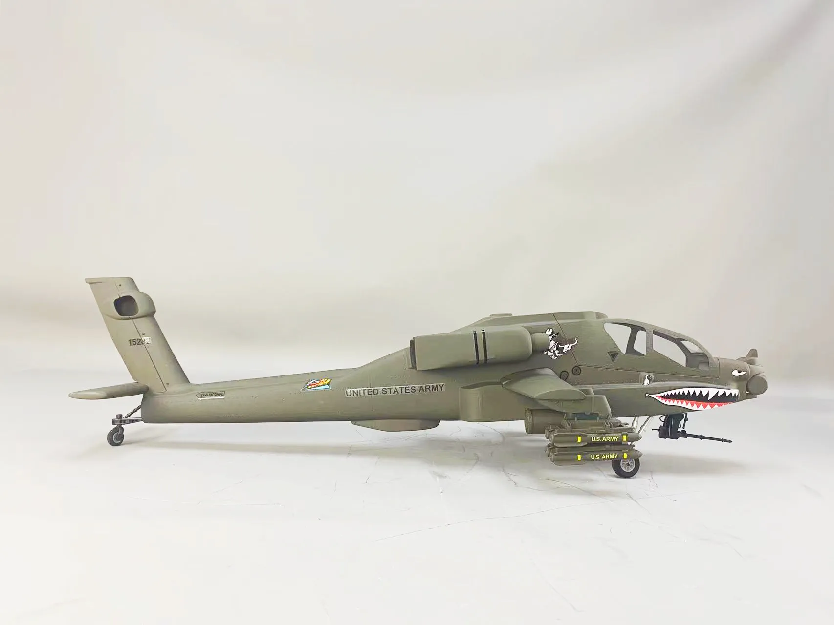 AH-64 アパッチ　ボディ　（５００サイズ用) Rc Model 500 Size Ah-64 Military Drab Helicopter Epoxy