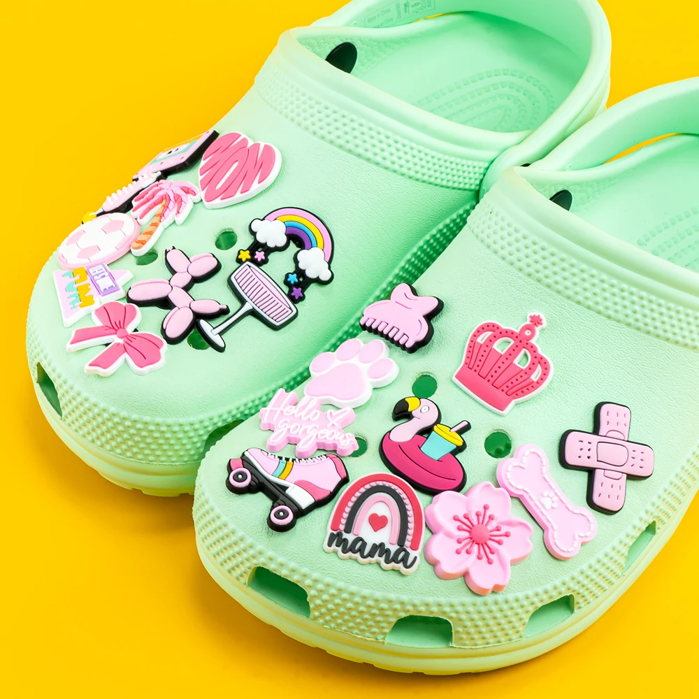 1PCS Rosa Schuh Charms Nette Ballon Hund Rosa Fußball Schuh Pins Zubehör für Clog Frauen Mädchen Mode Schuh Schnalle dekoration