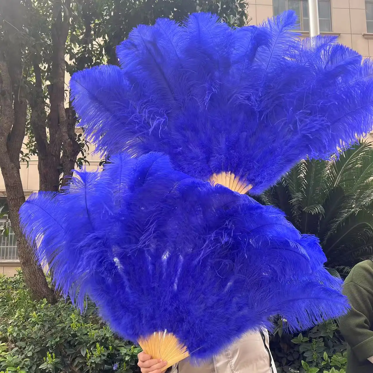 Royal Blue Ostrich Feather Fan 130CM Foldable 13Bone Handheld Fan for Wedding Stage Performance Party Carnival Decoration ﻿