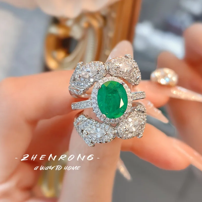 Anello in argento - Questo è un anello di lusso adatto da indossare sul dito del medio. È un anello da donna con corindone rosso. - immagine 4