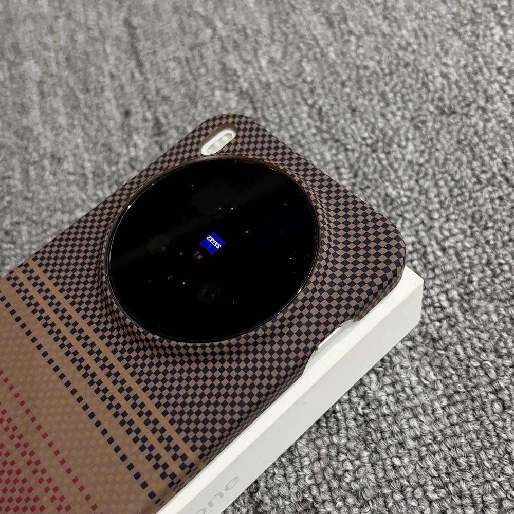 Ultra Slim Carbon Fiber Pattern Magnetic Phone Case with Wireless Charge Capability