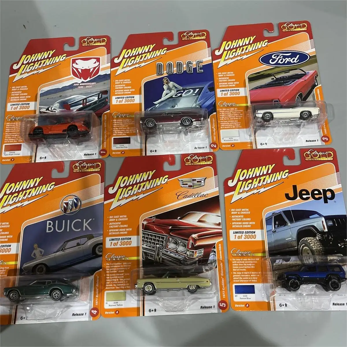 Set Johnny Lightning 1/64 - 6 Modèles James Bond 007 (261-02) - Diecast