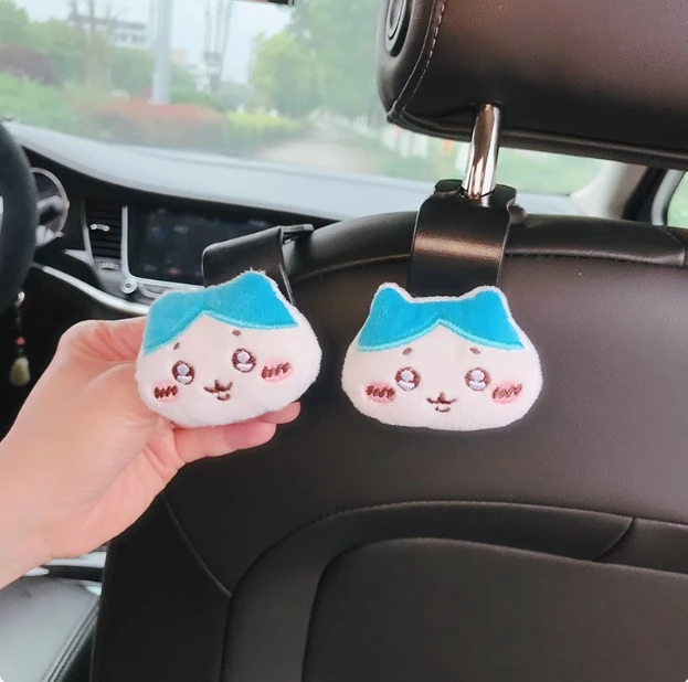 thumbnail image 1 of Caja de pañuelos para coche con dibujos animados de Kawaii Chiikawass, decoración interior para coche, cubo de basura para coche, gancho de almacenamiento para cinturón de seguridad, hombreras, 1 of 5