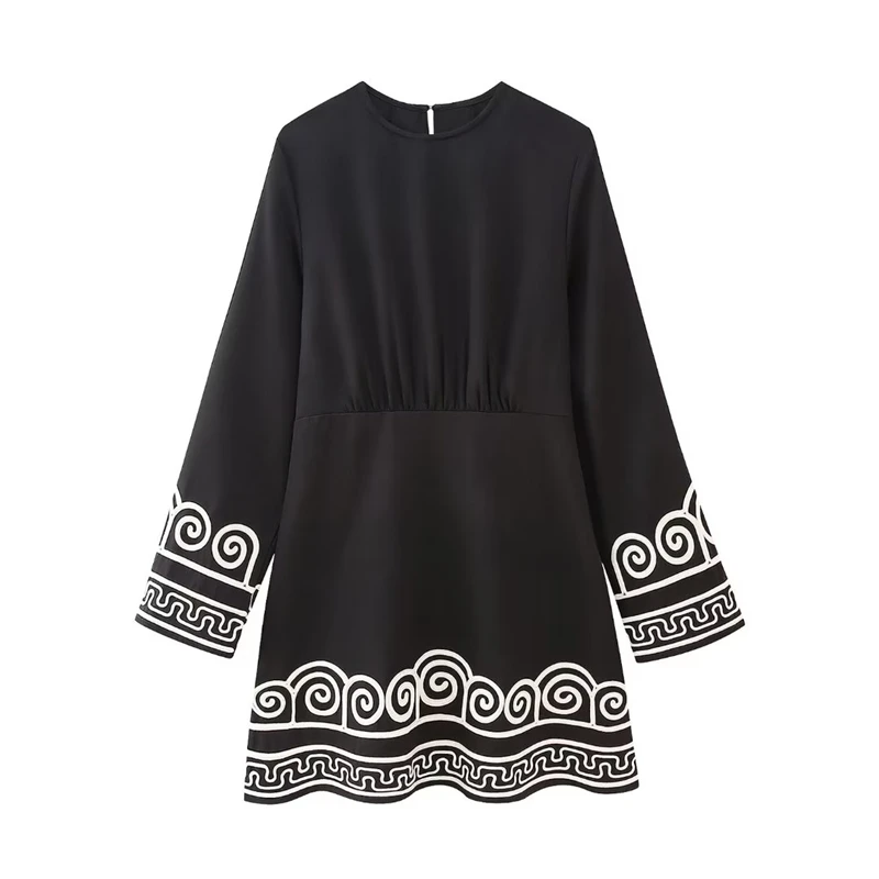 

2023 Autumn New Temperament Fashionable Round Neck Long Sleeves Loose Comfortable Embroidery Contrast Color Dress