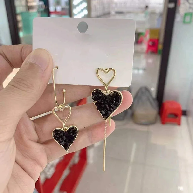 Asymmetrical Retro Black Heart Earrings For Women 2023 Korean New Fashion Simple Elegant Jewelry Wholesale Birthday Gift